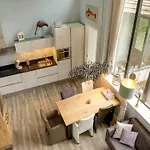 Modern Forest Retreat In Dom wakacyjny