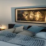 Modern Forest Retreat In Dom wakacyjny