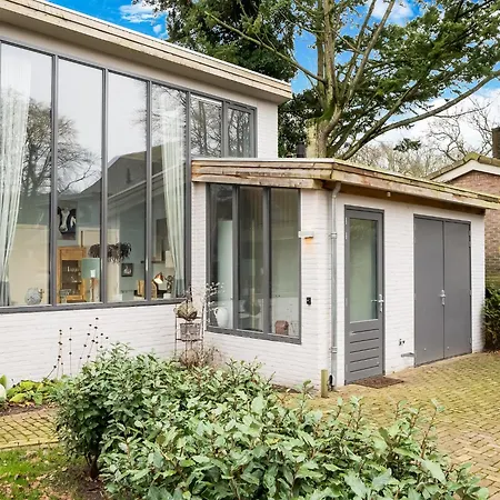 度假居 Modern Forest Retreat In