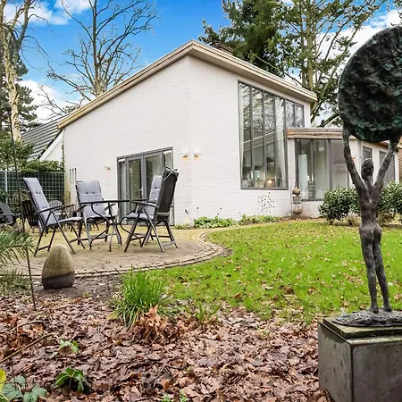 度假居 Modern Forest Retreat In *