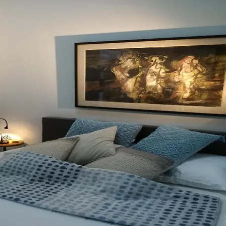 Modern Forest Retreat In Nyaraló