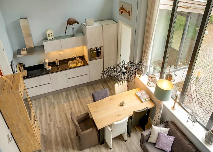 Modern Forest Retreat In 度假居