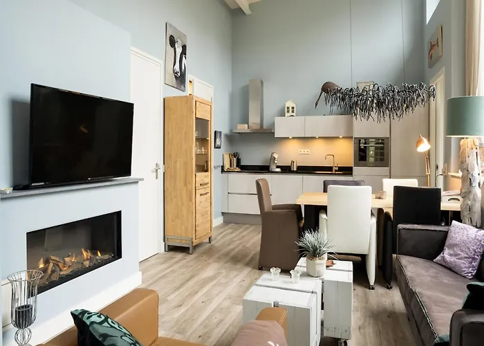 度假居 Modern Forest Retreat In