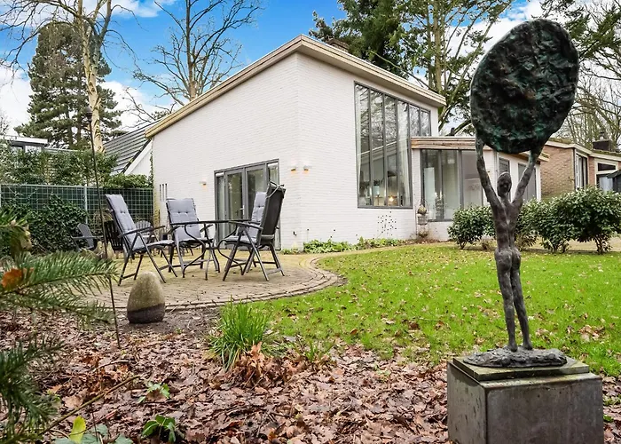 度假居 Modern Forest Retreat In *